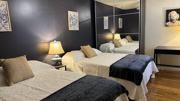 5 bedrooms, desk, iron/ironing board, travel crib