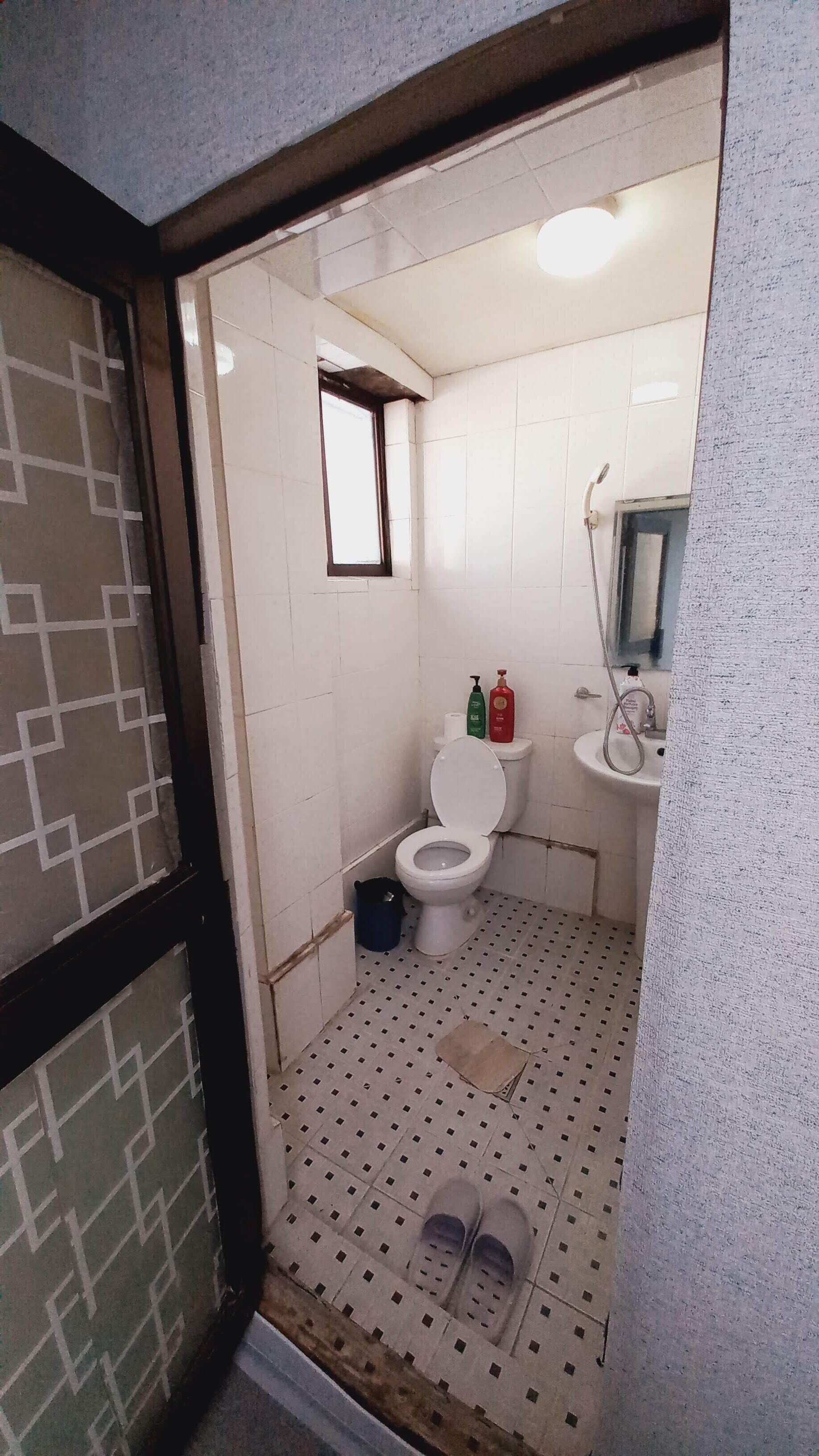 Comfort Double Room | Bathroom | Shower, hair dryer, slippers, towels