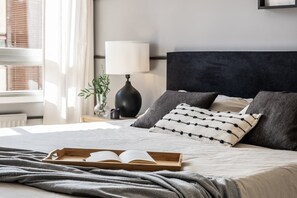 2 habitaciones, tabla de planchar con plancha, wifi y ropa de cama
