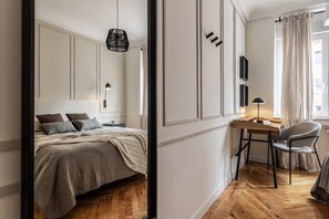 4 bedrooms, iron/ironing board, WiFi, bed sheets