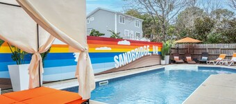 Designer 7BR w/ Pool and Hot Tub. Sleeps 20, Pets Welcome!