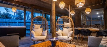 Designer 7BR w/ Pool and Hot Tub. Sleeps 20, Pets Welcome!