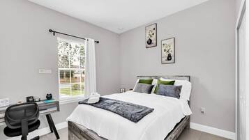 3 bedrooms, desk, iron/ironing board, free WiFi