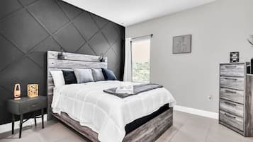 3 bedrooms, desk, iron/ironing board, free WiFi