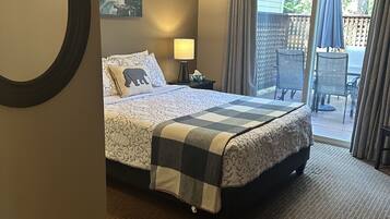 3 bedrooms, in-room safe, iron/ironing board, travel cot