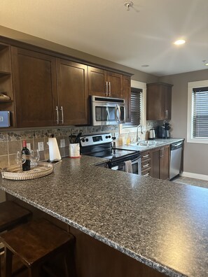 Fridge, microwave, oven, stovetop - The Nestled INN-Cozy 2 bedroom, 2 bathroom cottage with A/C. Lodge Themed. (Parksville)
