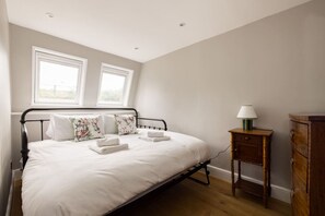 3 bedrooms, iron/ironing board, WiFi, bed sheets - The Thames Embrace 3 BR+Garden House in Battersea (London)