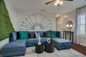 智能电视、壁炉