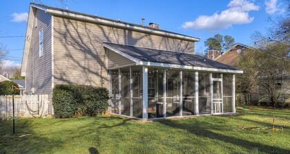 5min to AN Golf Club l Pet-Friendly l Big Backyard, BBQ & Fun Activities