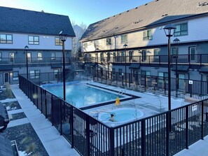 Pool - Sky Mtn Resort- Private Garage, Hot Tub, Pool (Canmore)