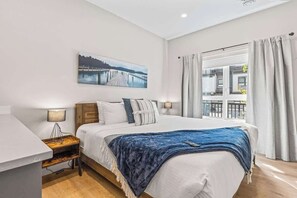 3 bedrooms, iron/ironing board, travel cot, WiFi - Sky Mtn Resort- Private Garage, Hot Tub, Pool (Canmore)