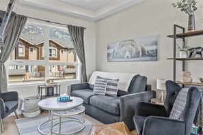 TV, fireplace, offices - Sky Mtn Resort- Private Garage, Hot Tub, Pool (Canmore)