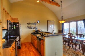 Fridge, microwave, oven, stovetop - Green Drake 31 at Saddleback Mountain (Sandy River Plantation)