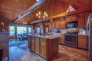 Fridge, microwave, oven, stovetop - Camp Fontanalis - Adorable cabin on Gull Pond (Rangeley)
