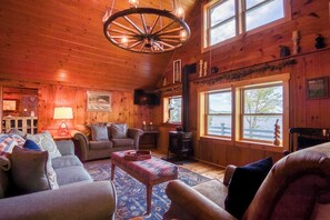 TV, books - Camp Fontanalis - Adorable cabin on Gull Pond (Rangeley)
