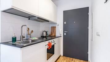 Kylskåp, ugn och spishäll