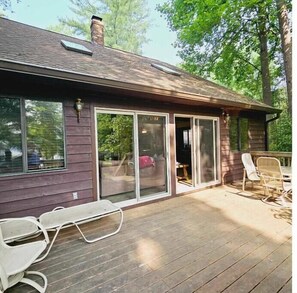 Terrace/patio - The Quiet Cove of Wallers Quarters
A Wonderful Lake Anna Waterfront get a way! (Bumpass)