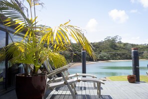 Apartment | Beach/ocean view - Driftwood Seaside Escapes (Te Tii)