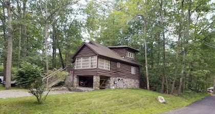 Log Cabin near Greenwood Lake. Minutes to AP Trl, Ren fair, Mt Peter, & Warwick