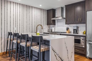 Microwave, oven, stovetop, dishwasher - Spring Creek Vacations 1 BR Condo 105TM (Canmore)