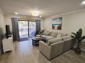 Smart TV - On the beach! Newly remodeled 2B/2B first floor condo. (Belleair Beach)