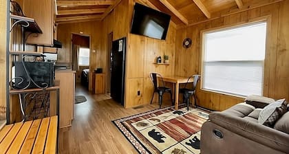 Cozy cabin in delightful Kemmerer with AC, WiFi