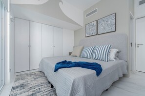 3 chambres, fer et planche à repasser, lit de bébé portatif, Wi-Fi