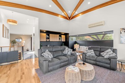 Tree Top Views - 4 Bedroom House - Rosetta