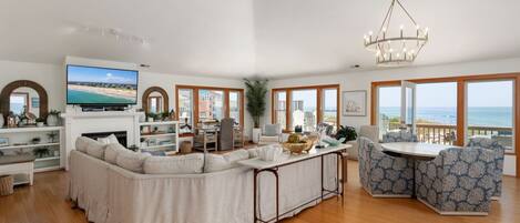 Smart TV, futbolito y libros