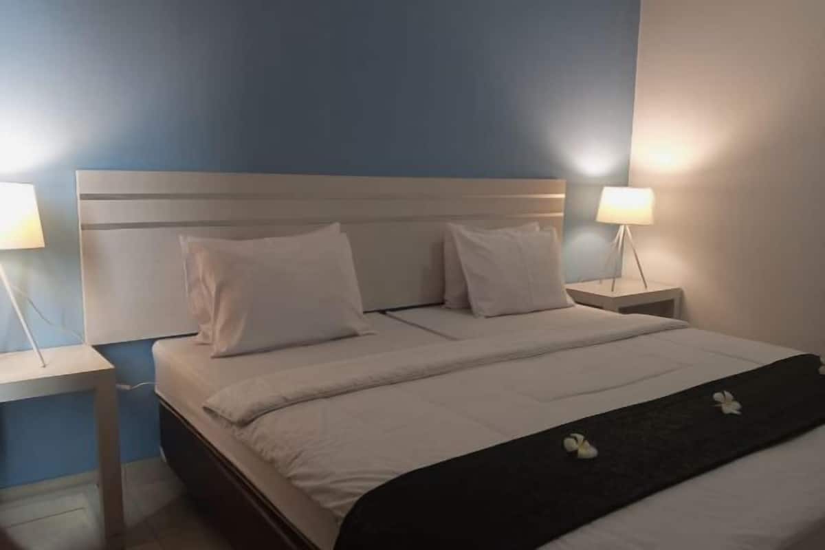 Desk, free WiFi, bed sheets