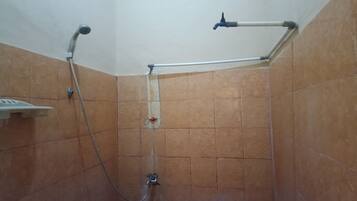 Deluxe Double Room | Bilik Mandi | Pancuran mandi, tuala disediakan, sabun