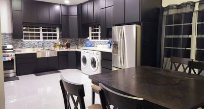 5 Bed Villa Sleeps 10 with Jacuzzi