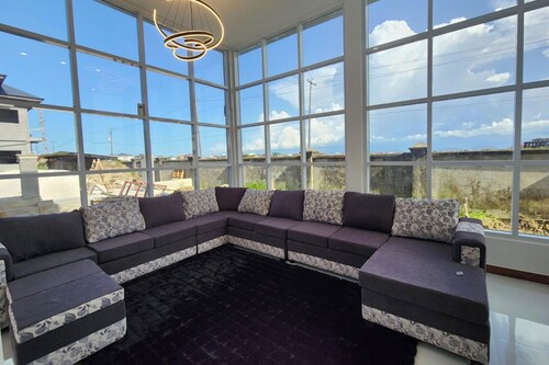 5 Bed Villa Sleeps 10 with Jacuzzi