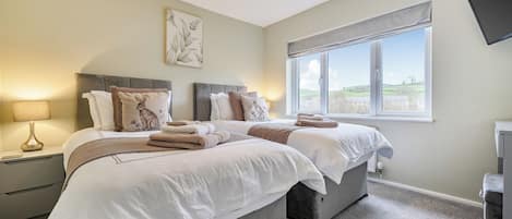 2 chambres, fer et planche à repasser, Wi-Fi, draps fournis