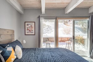 3 habitaciones, tabla de planchar con plancha, wifi y ropa de cama 