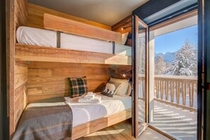 2 bedrooms, desk, WiFi, bed sheets - Simona Luxury Apartment few steps from sk, Sestriere, Italy (Sestriere)