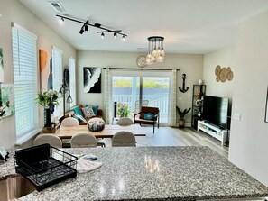 Smart TV, stereo - New Ocean View Home with Garage, EV Charger Level 2, the Boardwalk@Myrtle Beach (Myrtle Beach)