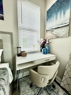 3 bedrooms, desk, iron/ironing board, free WiFi