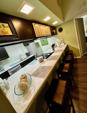 Fridge, microwave, oven, stovetop - Relaxing 2 bedrooms in the Desert - Country Club (Palm Desert)