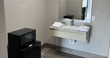 Nola Inn & Suites