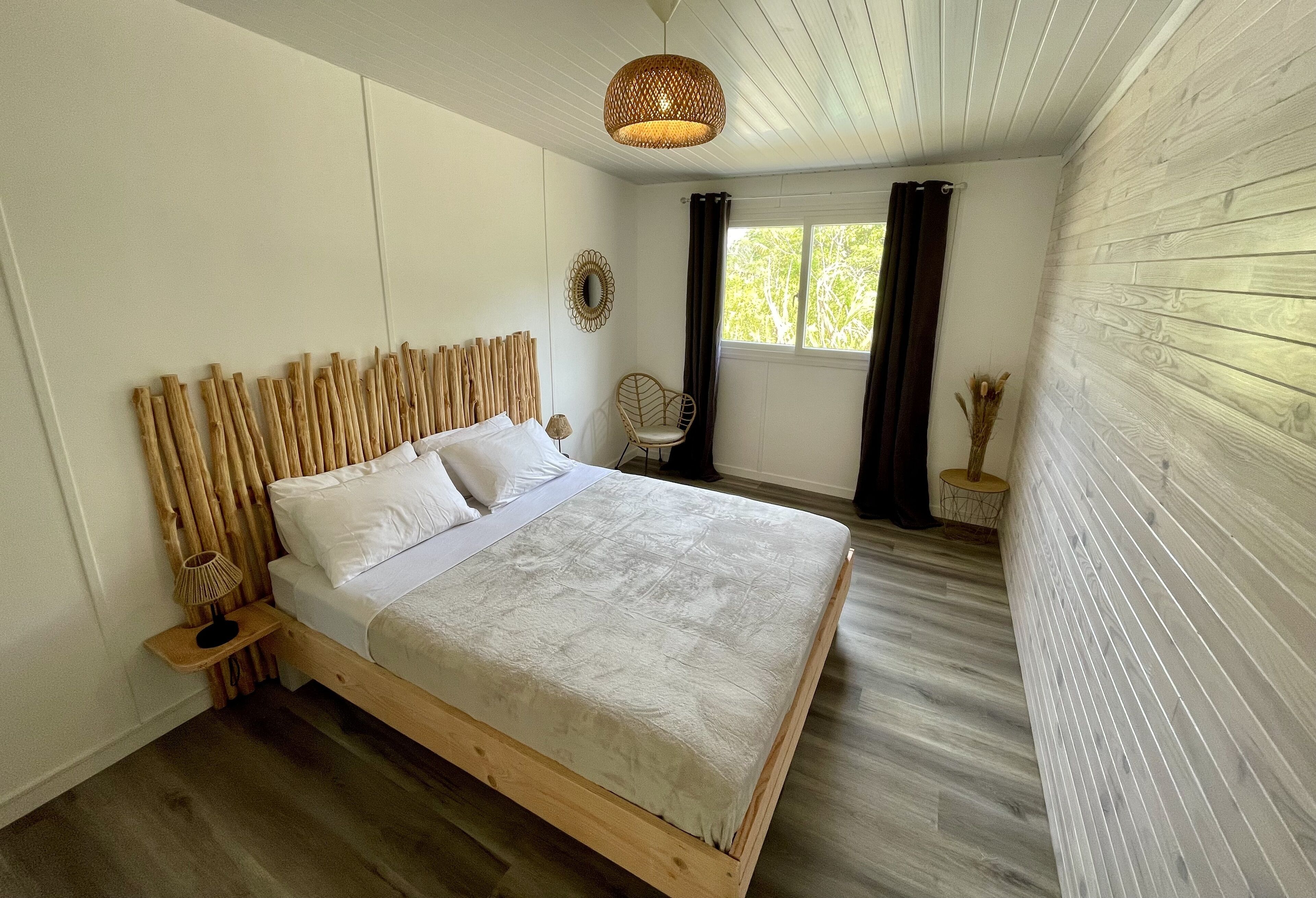 2 bedrooms, bed sheets