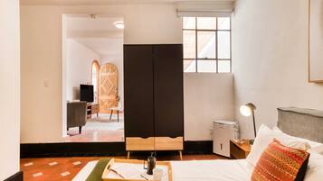 1 bedroom, desk, WiFi, bed sheets