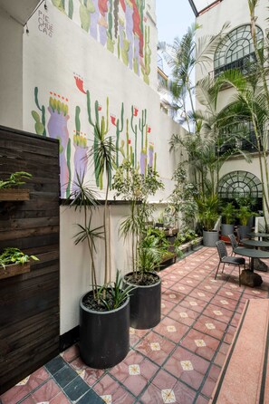 Outdoor dining - Santa Casa | Amazing King Room Central Roma Norte (Ciudad de México)