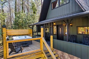 Terrace/patio - Fall Escape: Cozy A-Frame, w/ Hot Tub & Fire Pit (Cosby)