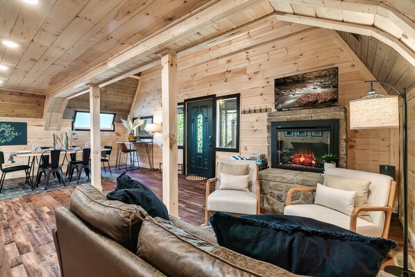 Smart TV, fireplace, video games, books - Fall Escape: Cozy A-Frame, w/ Hot Tub & Fire Pit (Cosby)