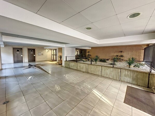 Interior - PAN2 - 2 rooms with pool and terrace (CANNES)