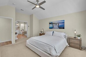 4 bedrooms, desk, iron/ironing board, travel cot - North Plano - Remodeled 4BR, Chef's Dream Kitchen (Plano)