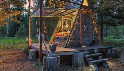 Transforming, Pet-friendly A-frame Cabin + Hot Tub near Missoula, Montana