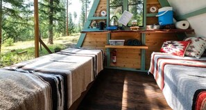 1 bedroom, desk, free WiFi, bed sheets