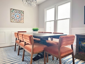 Dining - Family friendly 5b/ 4ba sun-drenched home in Jefferson Park, 2 car garage! (Chicago)